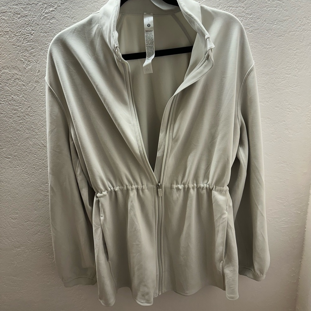 Lululemon Women's Lightweight Zip-Up Jacket - Picture 9 of 9